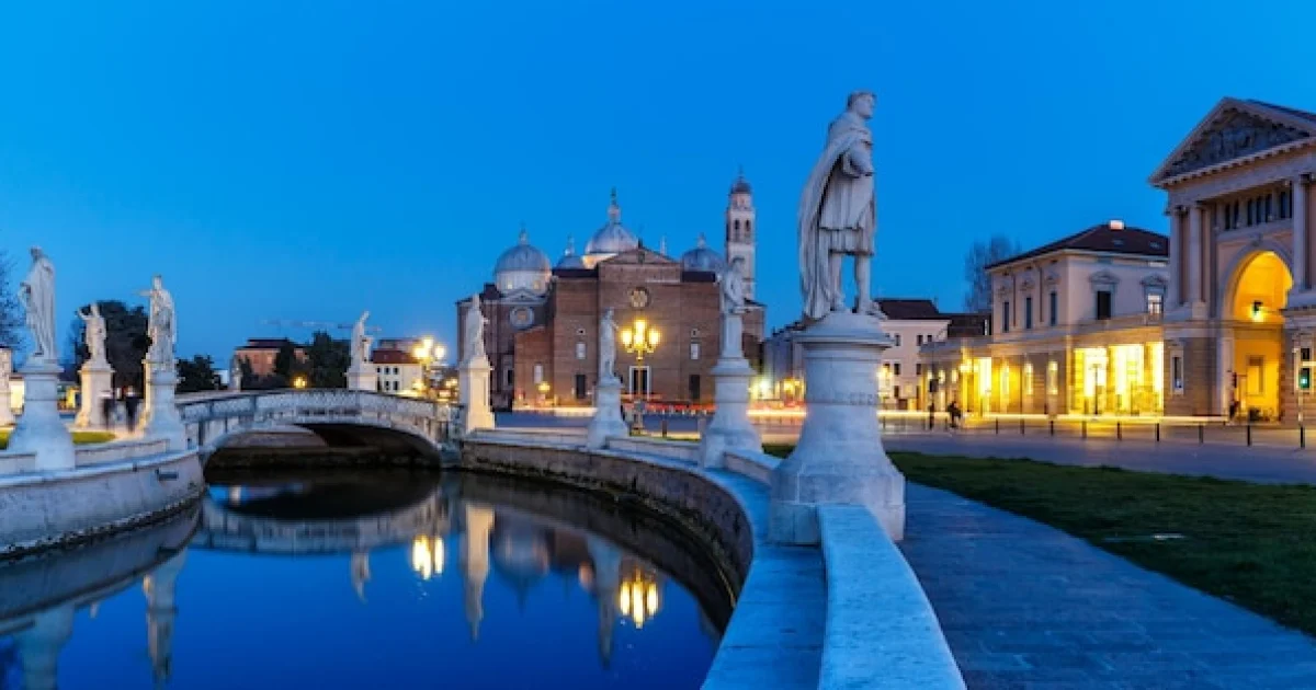 A Padova ci si incontra per caso. Non è un caso